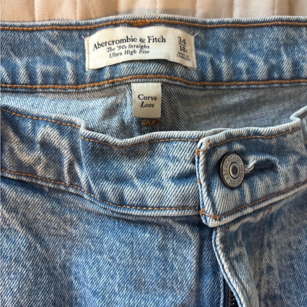 Abercrombie & Fitch Curve Love Denim